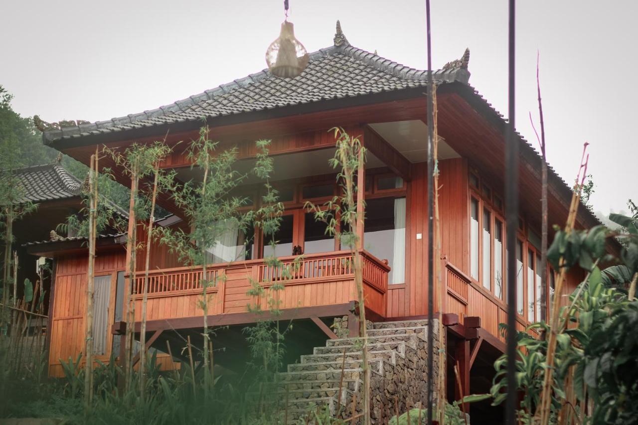 Menir Villa Munduk